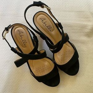 Abella black pump heels size: 9M